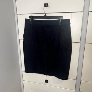 Banana republic. Size 10. Denim jean skirt. Mini. Pockets. Dark wash.